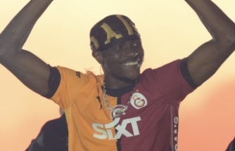 Victor Osimhen'den Galatasaraylı taraftarların "Bizimle kal" tezahüratına cevap geldi!