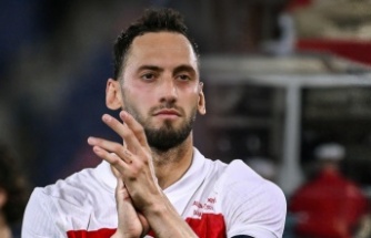 Hakan Çalhanoğlu: "Başkanım bonservisimi alırsanız, sizde oynamak isterim"