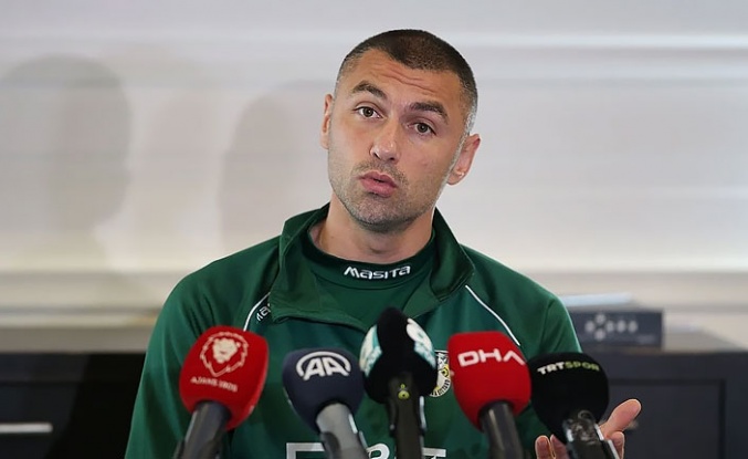 Burak Yılmaz: "Bana bugün 'Galatasaraylıların yaptığı yayına mı bağlanıyorsun?' diyerek bir ton küfür geliyor"