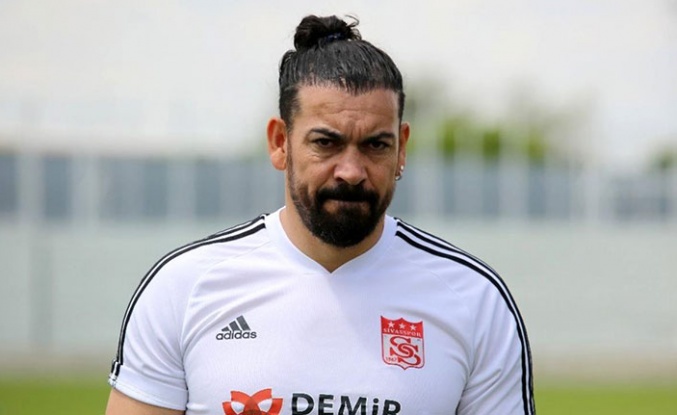 Servet Çetin: "Daha sezon bitmeden Galatasaray'la anlaşma yaptım"